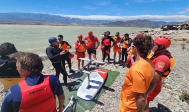 Capacitan a las fuerzas de rescate acuático en condiciones extremas