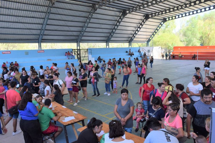 Comienza la entrega de Kits Escolares a quienes asistieron a las colonias de verano