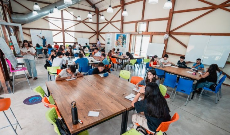 Más de 1.000 estudiantes asisten a las clases de apoyo escolar gratuito