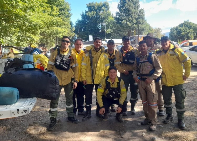 Bomberos de la Policía de San Juan y Protección Civil llegaron a El Bolsón