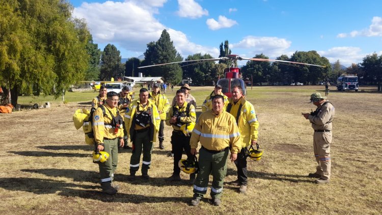 Bomberos de la Policía de San Juan y Protección Civil llegaron a El Bolsón