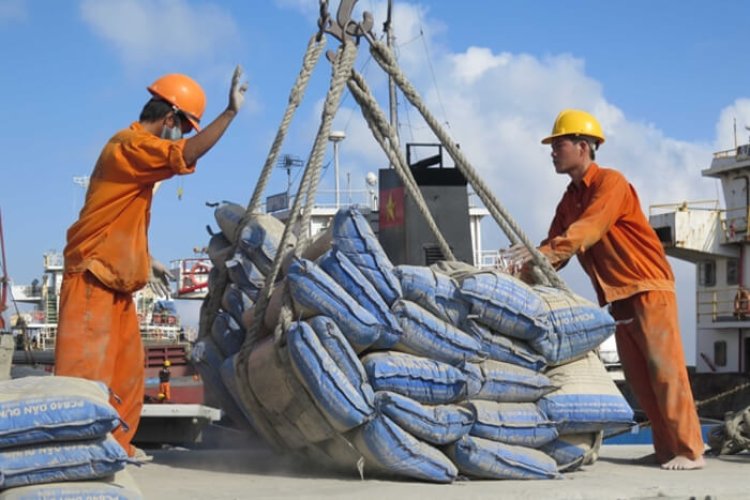 El Gobierno flexibiliza normas para la importación de cemento