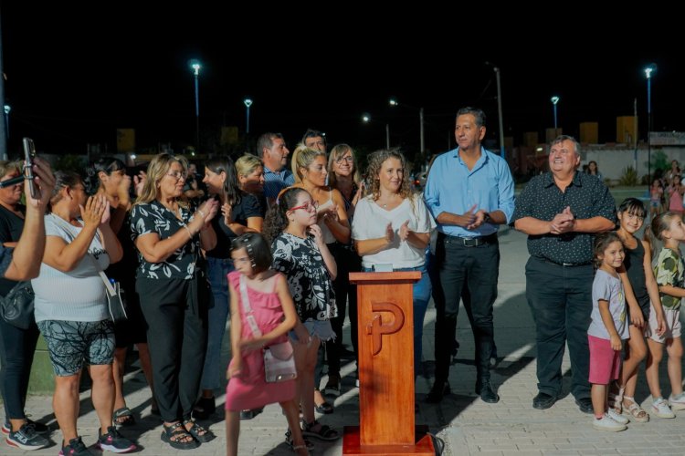 El Intendente Fabian Aballay inauguró nuevas obras de Iluminación en el Barrio Cerro Grande