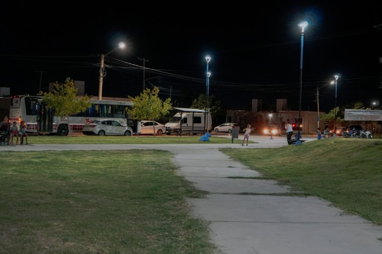 El Intendente Fabian Aballay inauguró nuevas obras de Iluminación en el Barrio Cerro Grande
