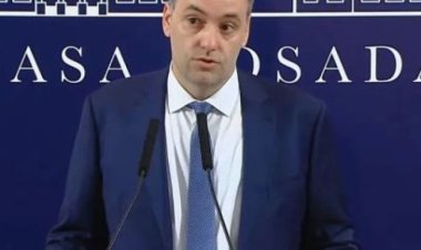 Adorni quiere implementar un "botón silenciador" en sus conferencias