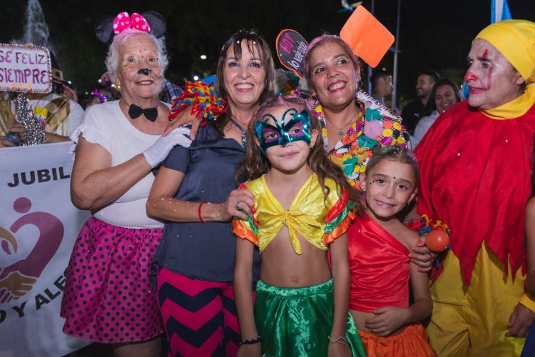 Con gran éxito, la Ciudad cerró los históricos carnavales en Desamparados y Concepción