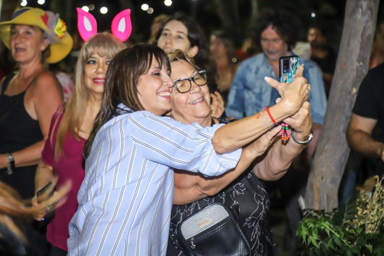 Con gran éxito, la Ciudad cerró los históricos carnavales en Desamparados y Concepción
