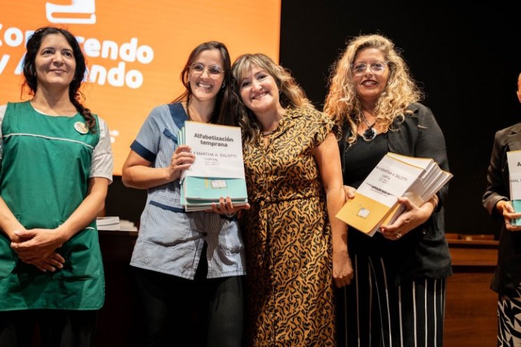 Educación entregó 440 guías de alfabetización para jardines de infantes