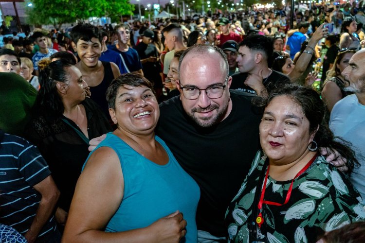 Más de 40 mil personas disfrutaron de la Fiesta Rivadavia en Colores