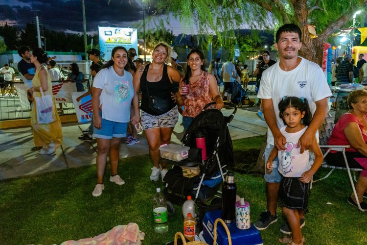 Más de 40 mil personas disfrutaron de la Fiesta Rivadavia en Colores