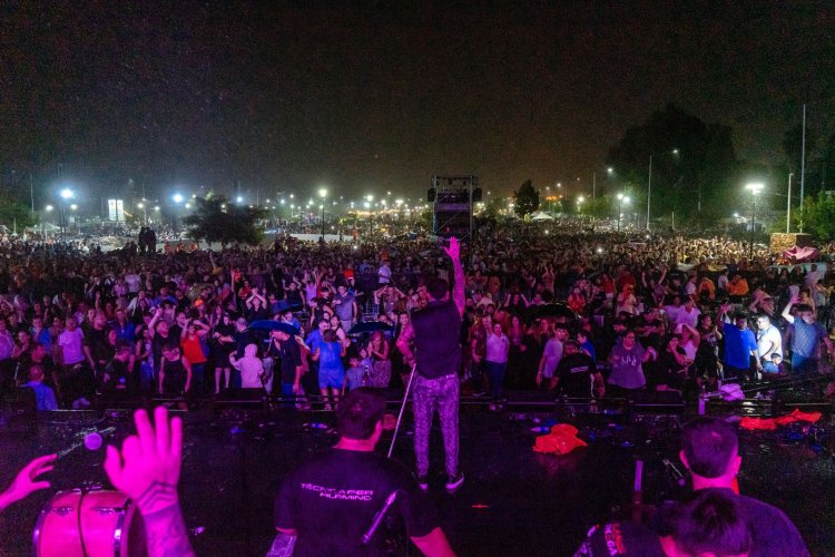 Más de 40 mil personas disfrutaron de la Fiesta Rivadavia en Colores