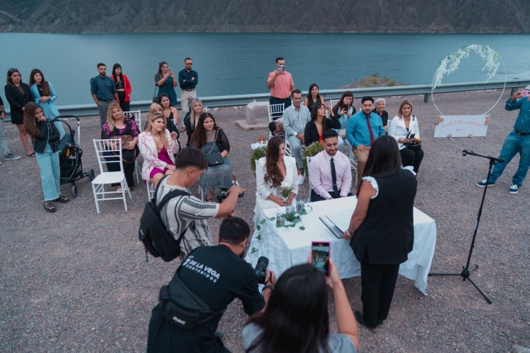 Amor a orillas de Punta Negra: un nuevo matrimonio emblemático hizo historia
