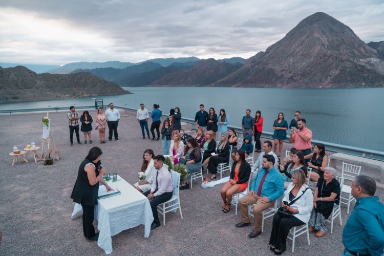 Amor a orillas de Punta Negra: un nuevo matrimonio emblemático hizo historia