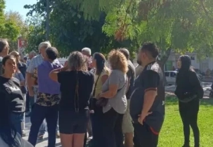 La policía desalojó a vendedores ambulantes del Parque de Mayo