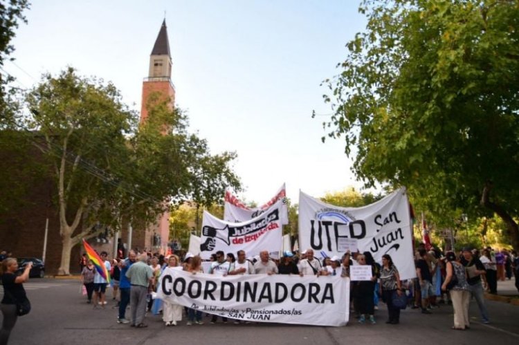 En San Juan adultos mayores reclamaron por la reducción de haberes y la falta de medicamentos