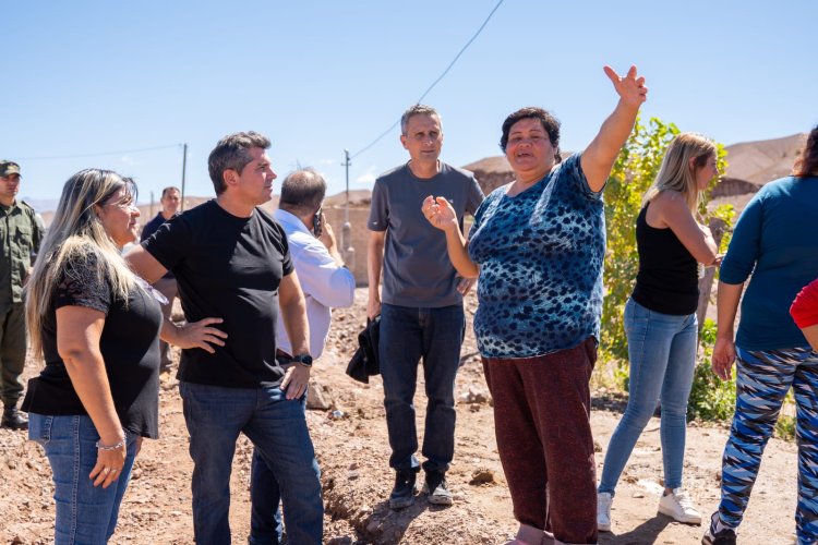 Orrego recorrió las zonas afectadas por las lluvias en Calingasta