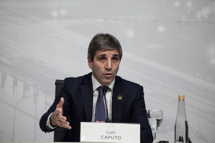 Caputo anunció que Argentina recibirá U$S 20.000 millones del FMI