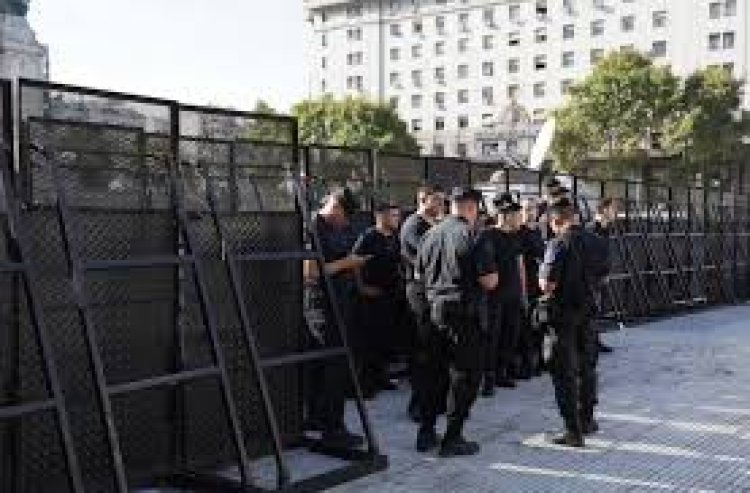 Fuerte operativo de seguridad en el Congreso por la marcha de los jubilados junto a la CGT
