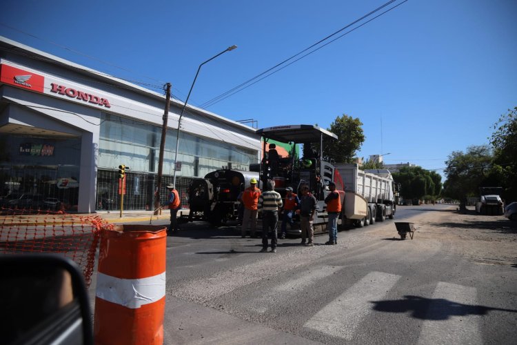 La Ciudad avanza con la repavimentación de Av. Paula A. de Sarmiento