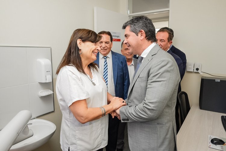 El gobernador Orrego inauguró la ampliación del Centro de Salud de Las Lomitas