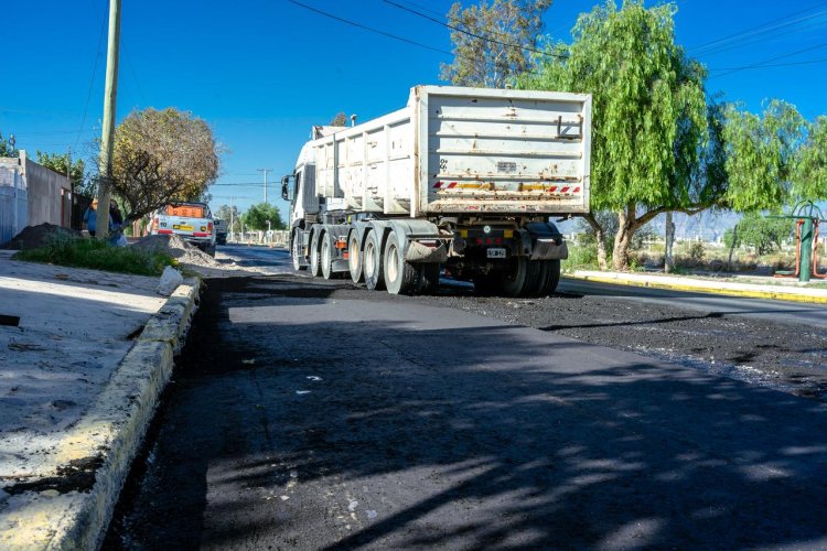 Comenzaron las obras de repavimentación en calle Comercio en Rivadavia