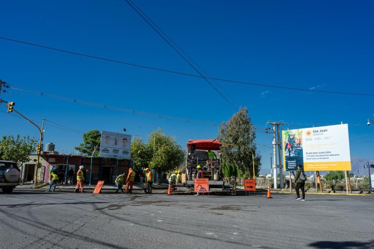 Comenzaron las obras de repavimentación en calle Comercio en Rivadavia