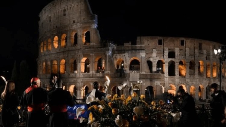 El Papa preparó las lecturas pero no pudo participar del tradicional Vía Crucis en el Coliseo