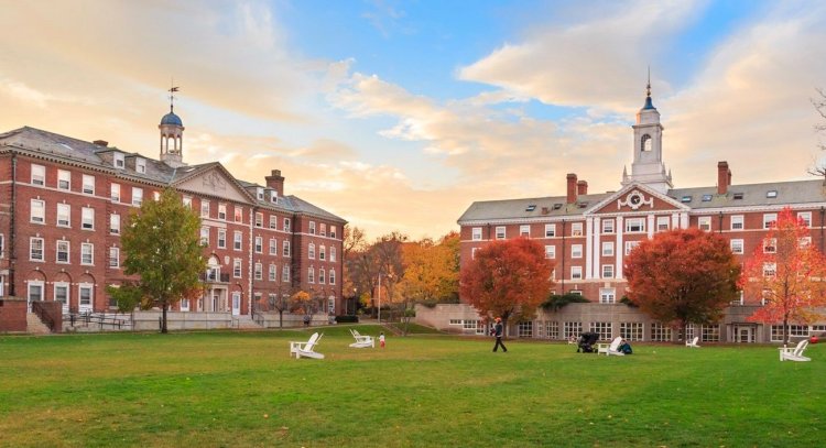 La Universidad de Harvard demanda a la Administración Trump por la congelación de fondos