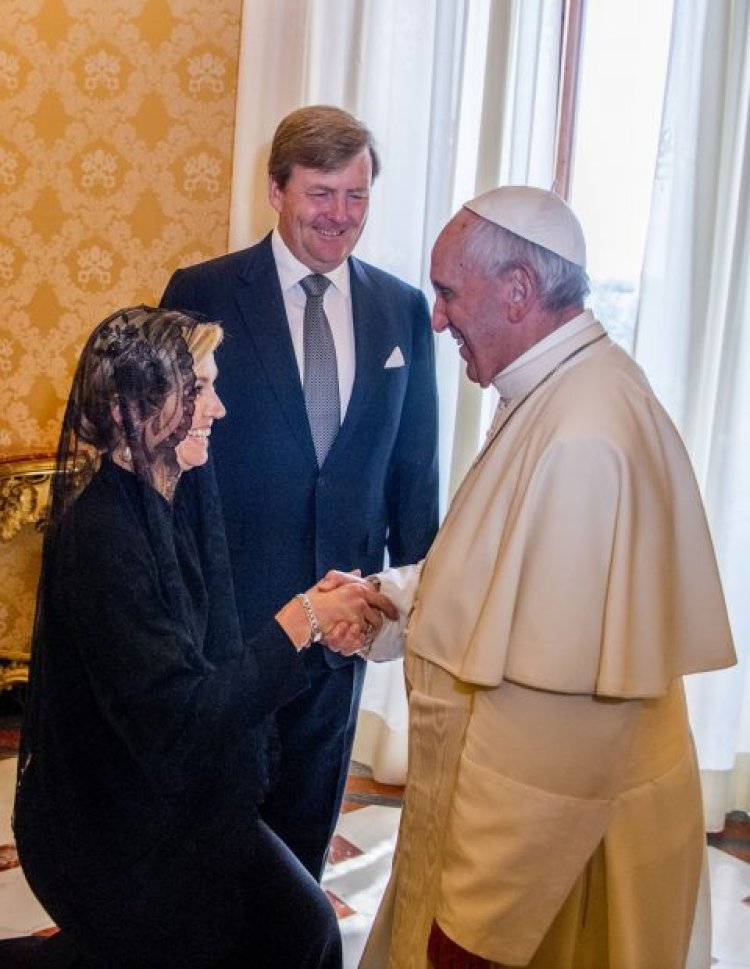 Por qué Máxima Zorreguieta no asistirá al funeral del Papa Francisco