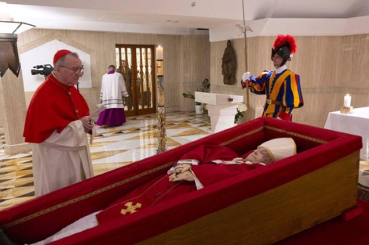 El féretro del papa Francisco se cerrará hoy