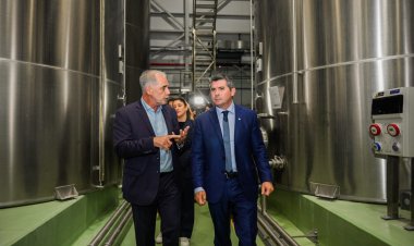 Orrego participó de la inauguración de una planta modelo de envasado de aceite de oliva en Sarmiento