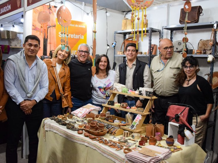 Quedó inaugurada la Feria Internacional de Artesanías en el Costanera Ferial