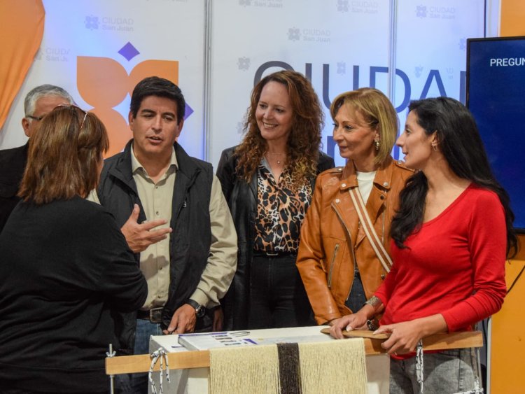 Quedó inaugurada la Feria Internacional de Artesanías en el Costanera Ferial