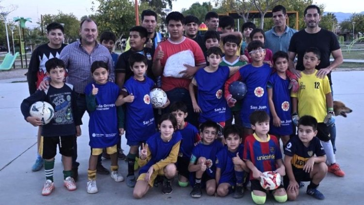 Deporte fortalece a los clubes barriales con nuevas entregas de materiales