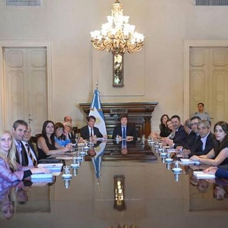 Milei encabeza una nueva reunión de Gabinete en las vísperas del debate por Ficha Limpia