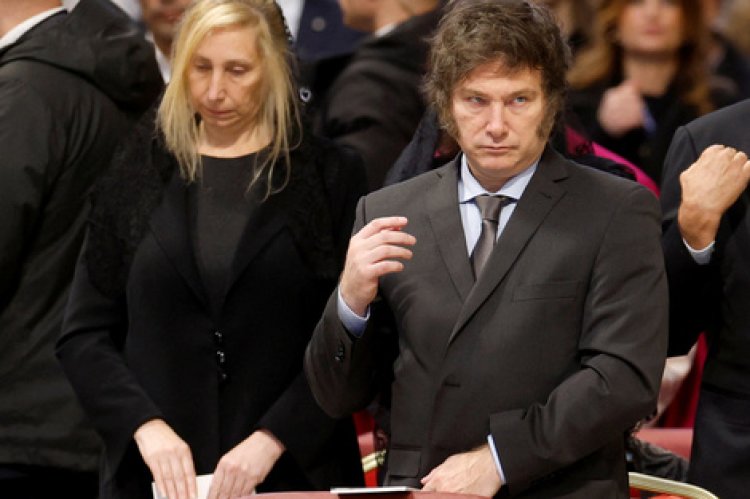Javier Milei viajará a la ceremonia de asunción del papa León XIV