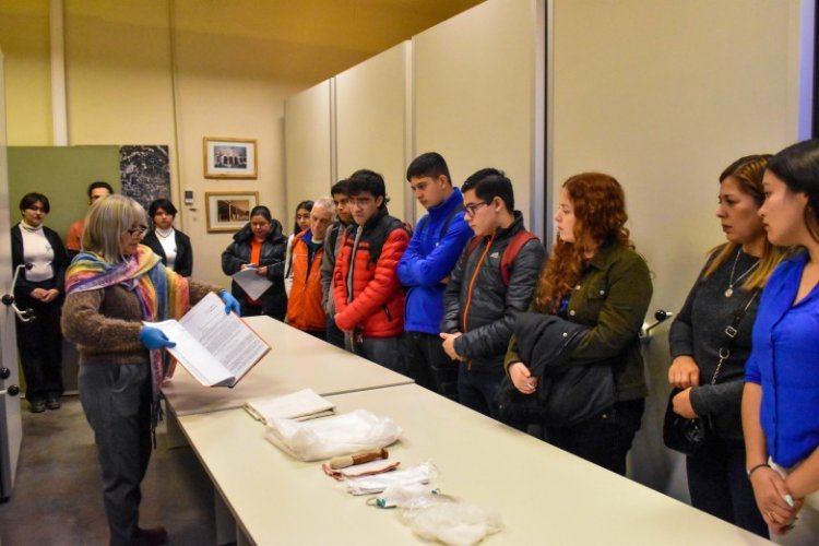 Estudiantes de Historia de la Facultad de Filosofía visitaron el Archivo General