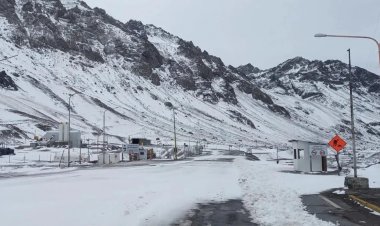Cierran el Paso Cristo Redentor por fuertes nevadas pronosticadas en Mendoza