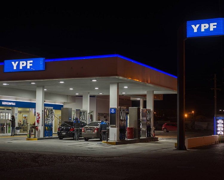 Arrancó el descuento en YPF por cargar nafta de madrugada
