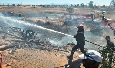 Bomberos de la Policía refuerzan su labor frente a fuertes vientos