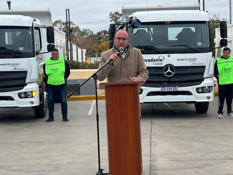 Rivadavia inicia su mes aniversario con la presentación de nuevos camiones para servicios públicos
