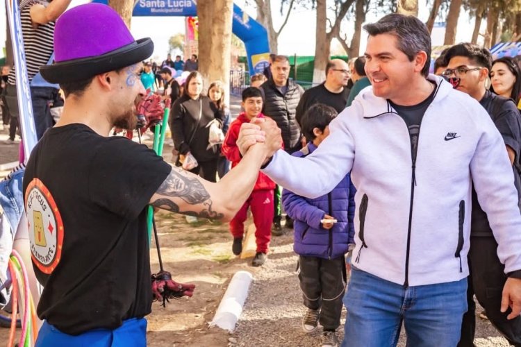 Santa Lucía celebró a lo grande el Día del Niño con un multitudinario chocolate