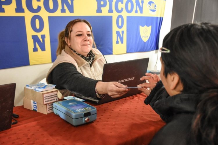 Gobierno entregó tarjetas SUBE en seis departamentos