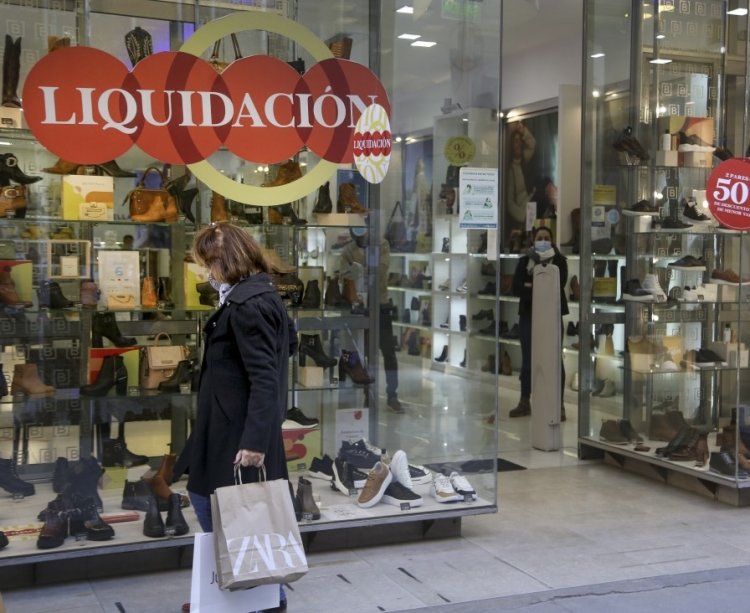 8 de cada 10 argentinos cambiaron sus hábitos de consumo por la crisis económica