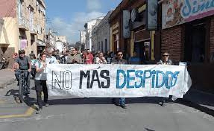 La motosierra cortó 100 mil empleados públicos