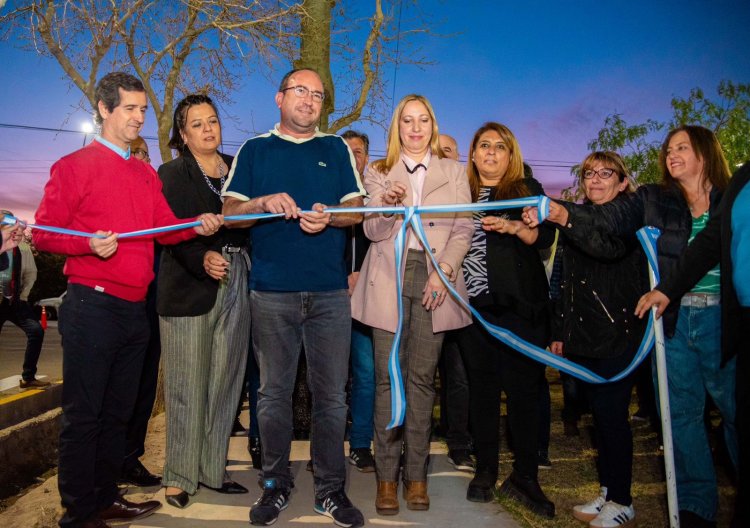 El intendente Miodowsky inauguró luminarias y obras de urbanización en el barrio Piuquén