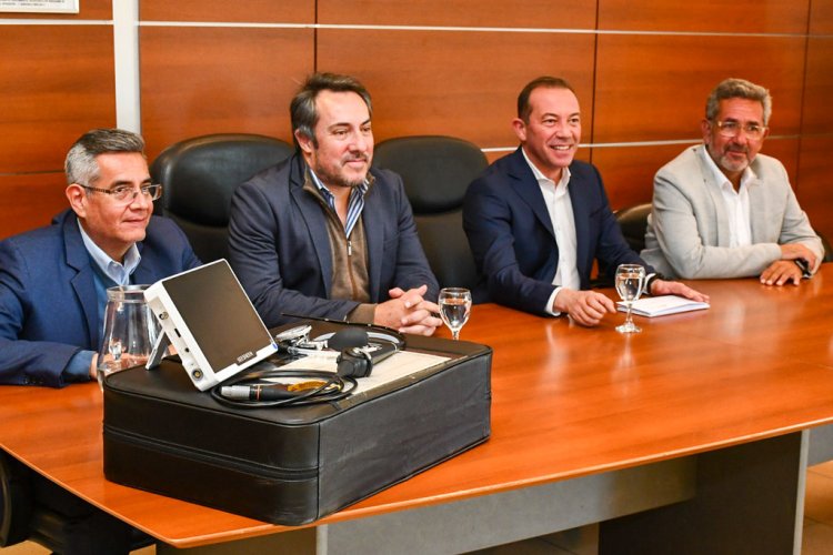 Entregaron cistoscopios para estudios de urología en hospitales provinciales