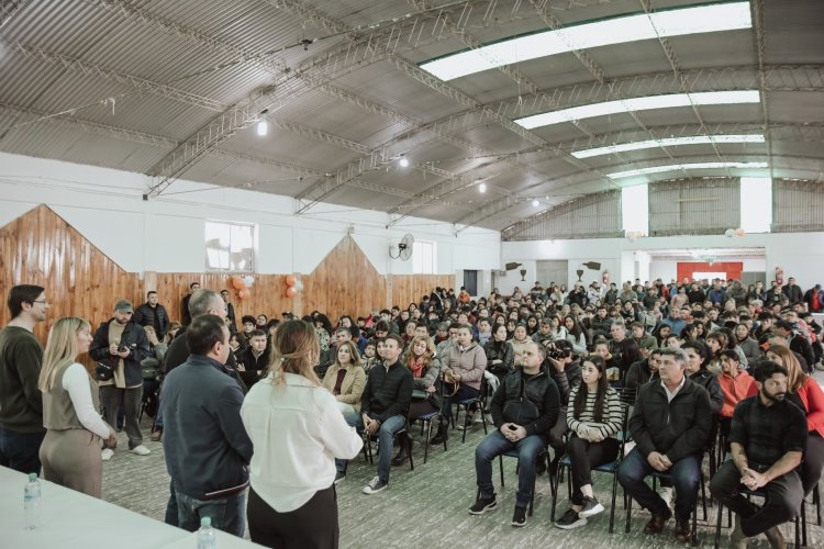 Iglesia recibió Vicegobernador Fabián Martín, junto al equipo del Ministerio de  Desarrollo Humano y familia