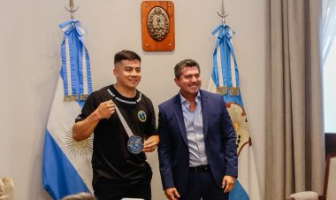 Orrego recibió a Santiago Flores, campeón mundial de Powerlifting