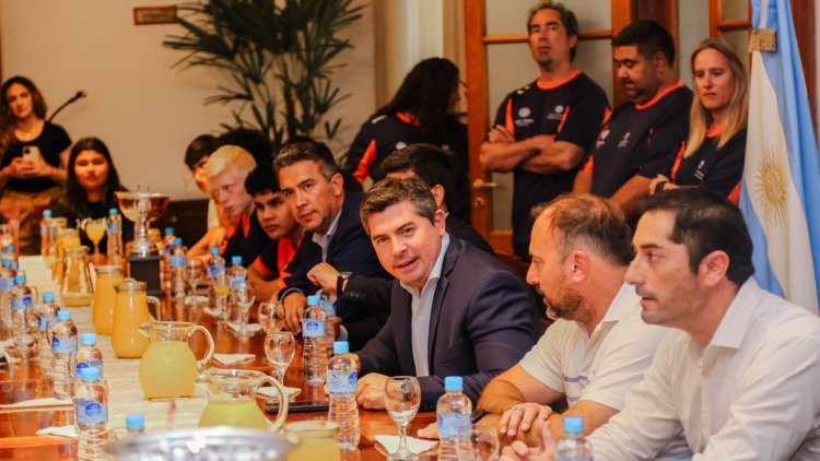 Orrego recibió a la delegación sanjuanina de atletas que regresó con 42 medallas de los Juegos Evita